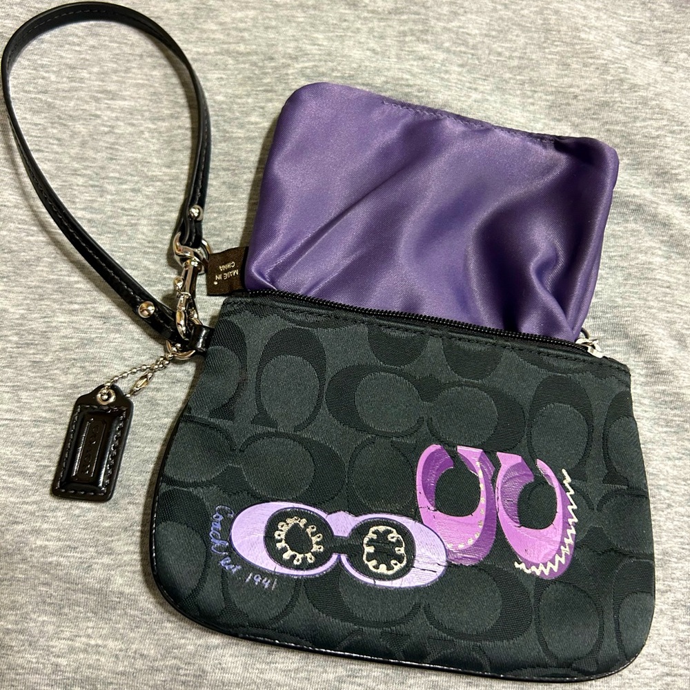 SOLD 🖤💜Coach Graffiti Signature C Black/Purple Logo Wristlet
